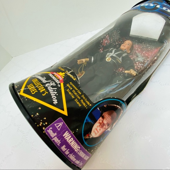 1997 Babylon 5 Commander Susan Ivanova Black Uniform Exclusive Premiere Series - Picture 8 of 9